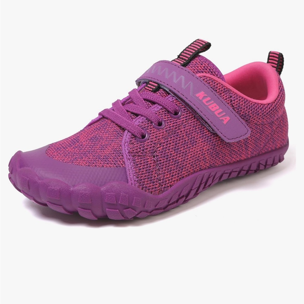 Wide toe barefoot style shoes